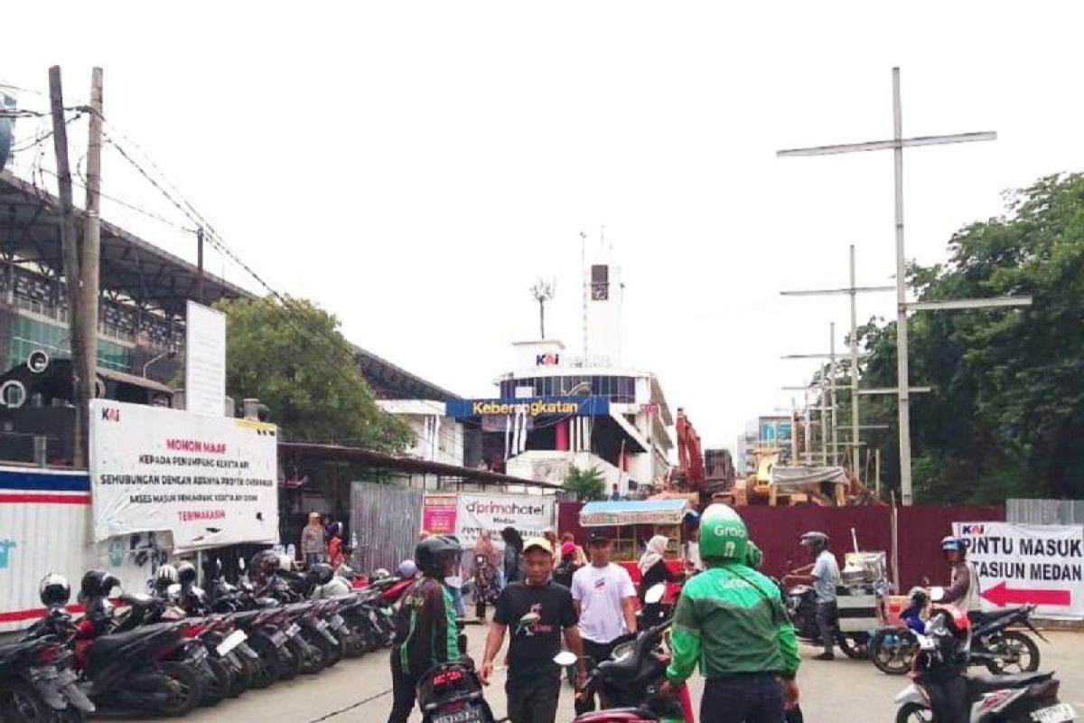 Ada pengalihan lalu lintas di depan Stasiun Medan, KAI Divre I imbau penumpang atur waktu keberangkatan