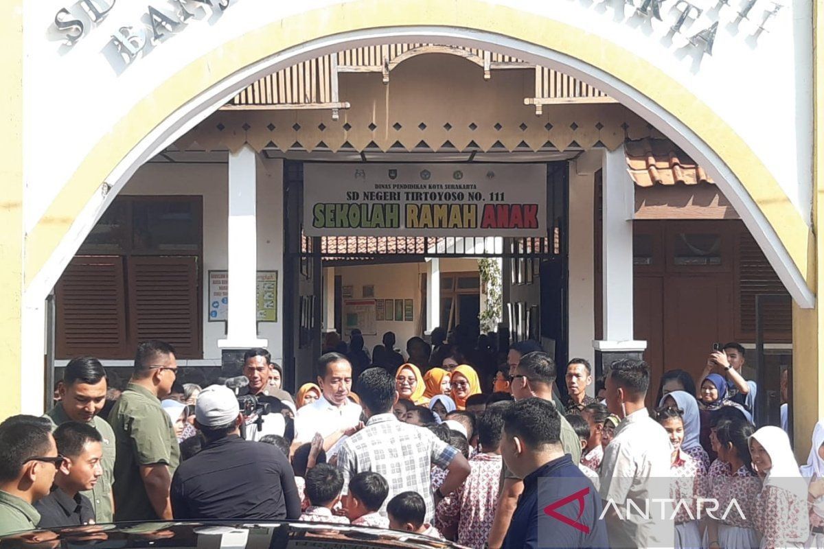 Presiden Jokowi kunjungi bekas sekolah jelang pensiun