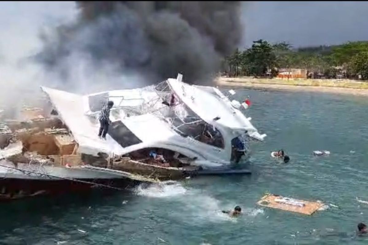 Lima orang tewas dalam kebakaran kapal rombongan Calon Gubernur Malut