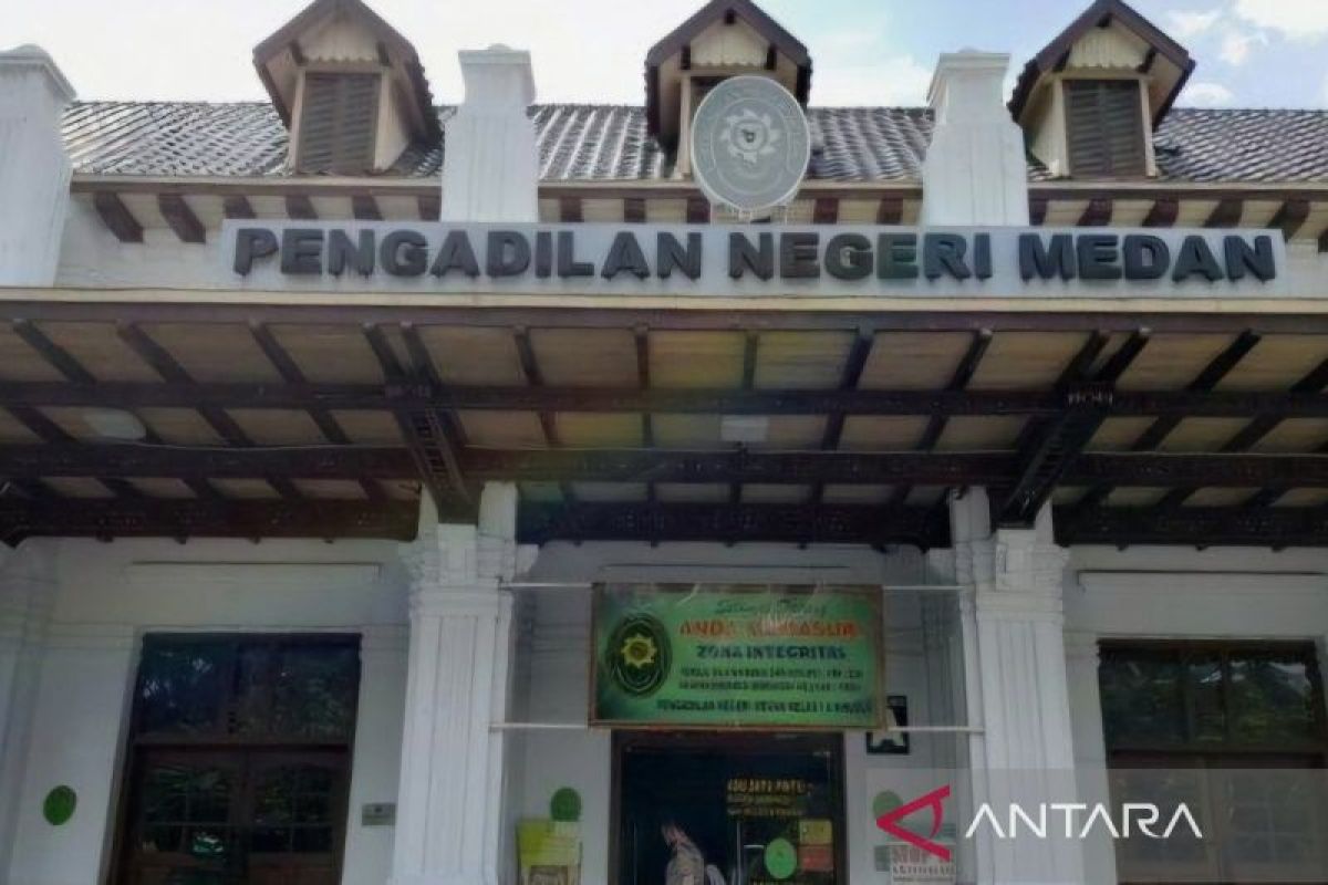 Seorang tenaga honorer Dinas PMD Padangsidimpuan didakwa korupsi Rp5,79 miliar