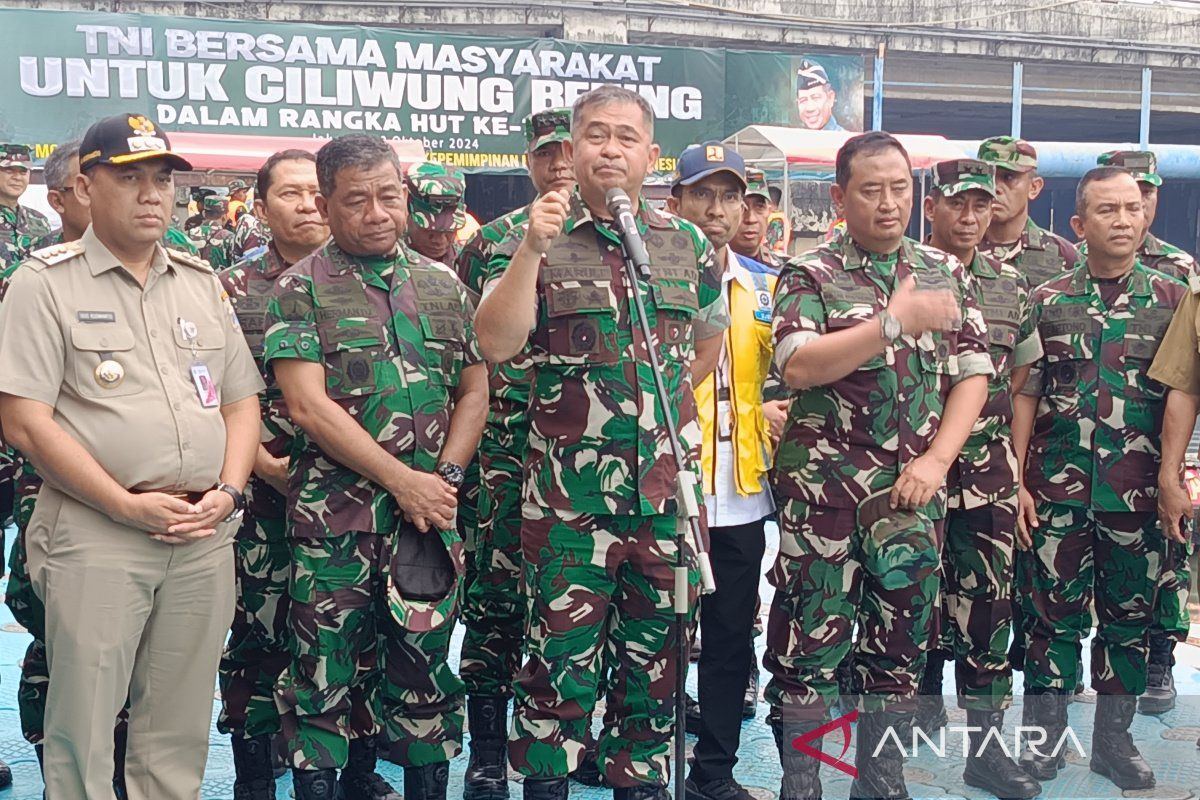 TNI jaring 6 ribu ton sampah dalam program Ciliwung Bening