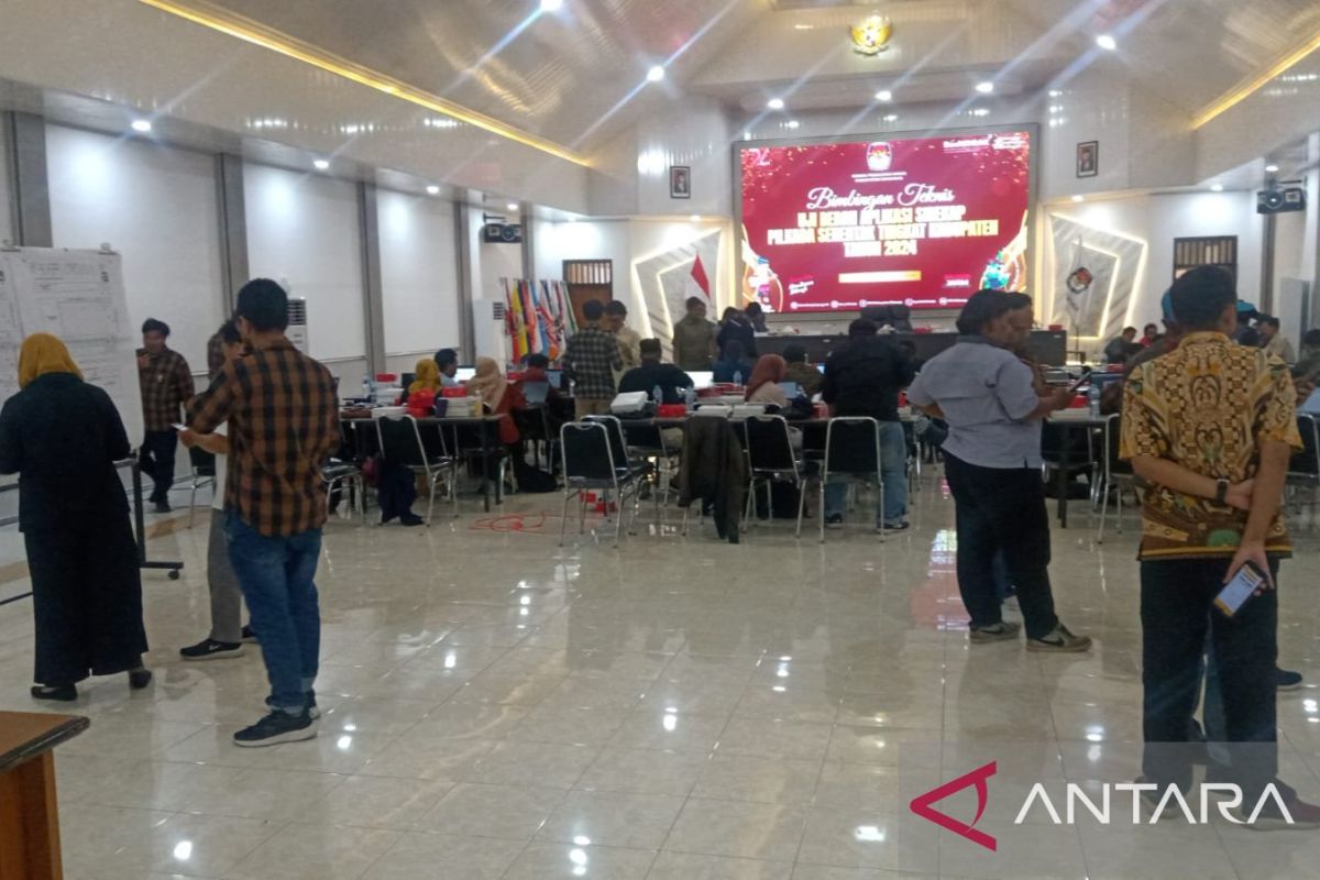 KPU Sidoarjo bersama PPK mulai uji coba Sirekap Pilkada 2024