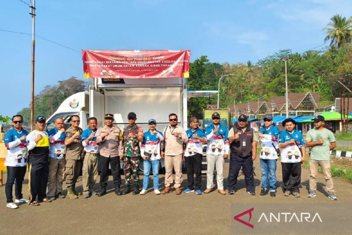 KPU Sukabumi kenalkan pasangan calon dan edukasi pilkada di objek wisata laut