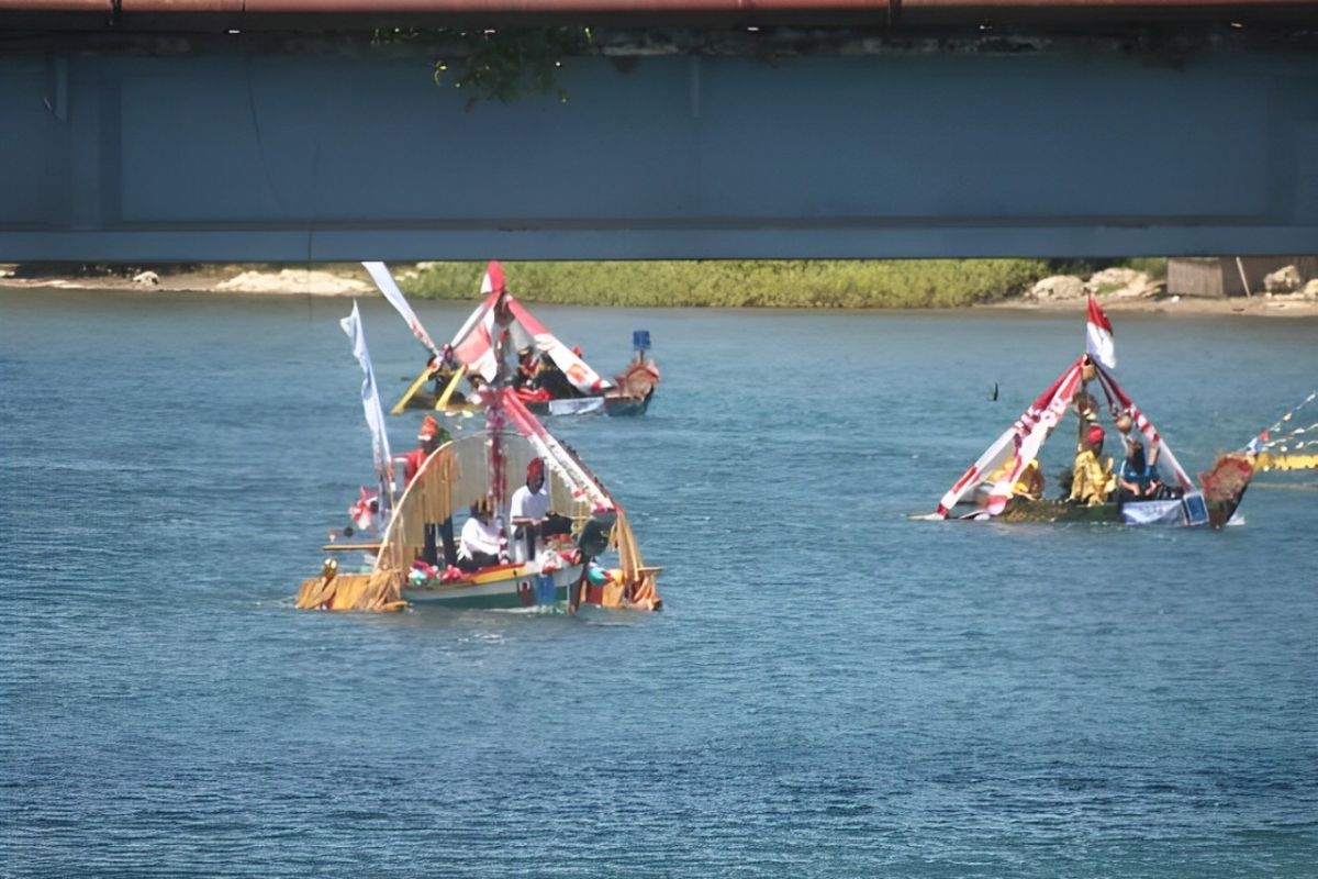 Sekda: Parade perahu hias cerminkan semangat gotong royong warga Poso