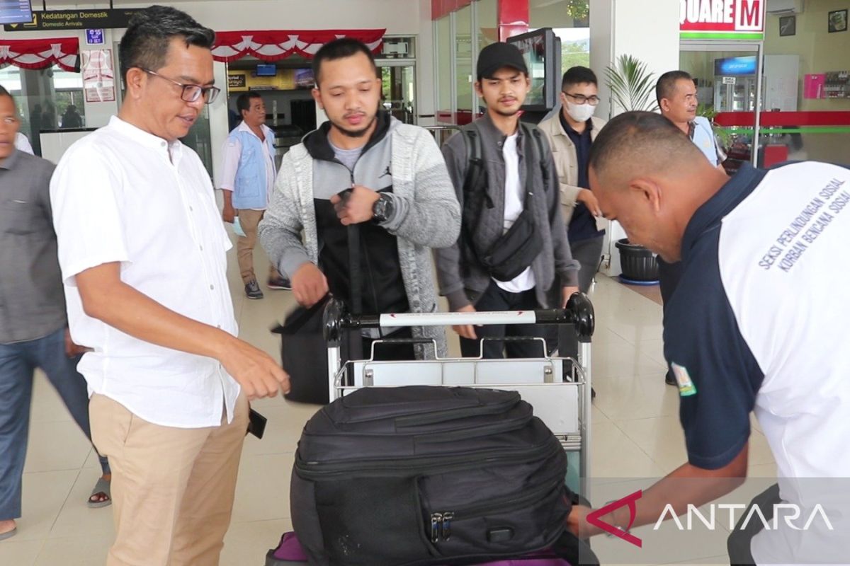 Tiga mahasiswa Aceh dievakuasi dari Lebanon tiba di Tanah Rencong