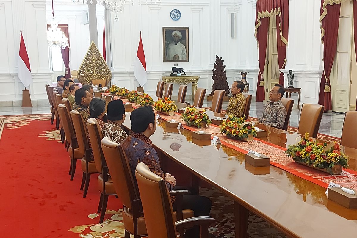 Presiden Jokowi berkenalan dengan para pimpinan MPR 2024-2029