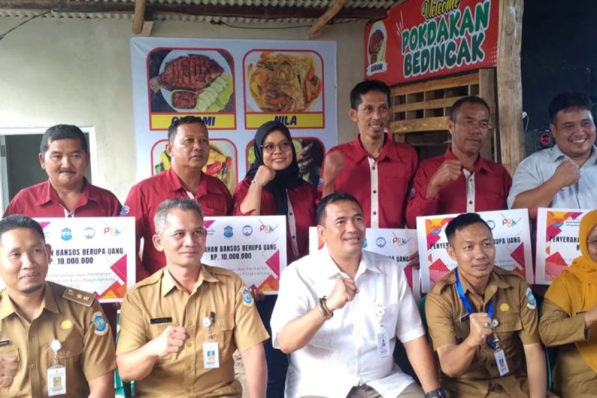 Pemkot Pangkalpinang serahkan bantuan kepada 10 kelompok budidaya ikan