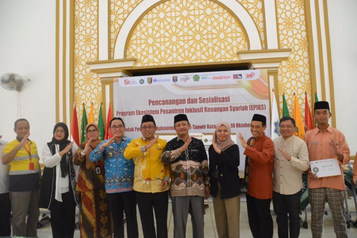 OJK  tingkatkan literasi keuangan syariah ke pesantren di Lampung