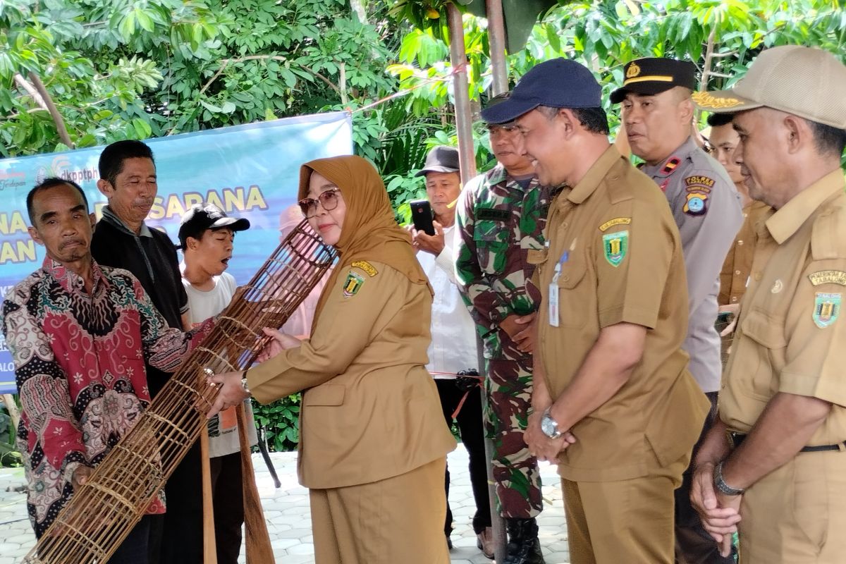 Kelompok tangkap ikan di Kabupaten Tabalong  terima bantuan Sapras