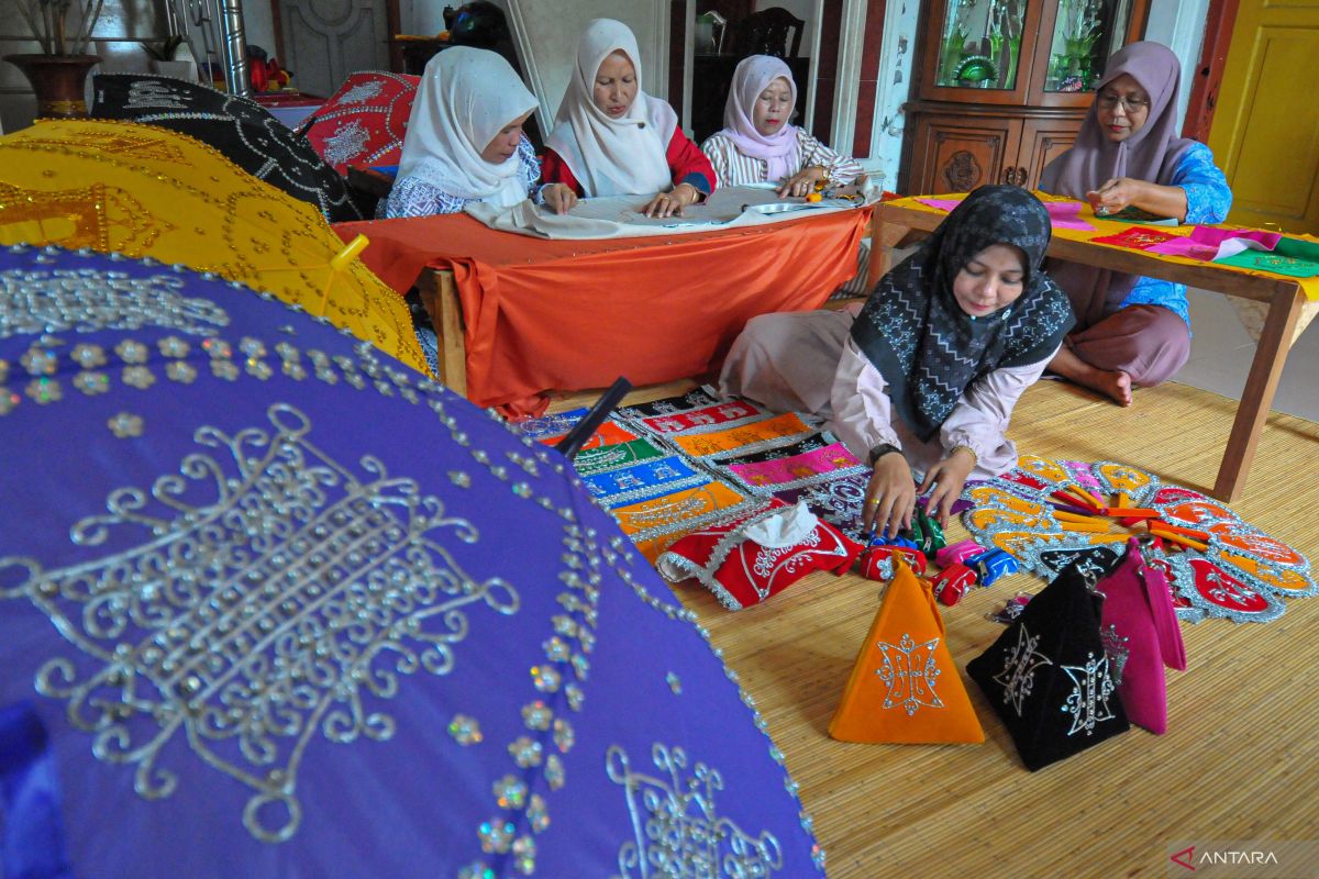 FOTO - Pengajin UMKM kasab khas Aceh