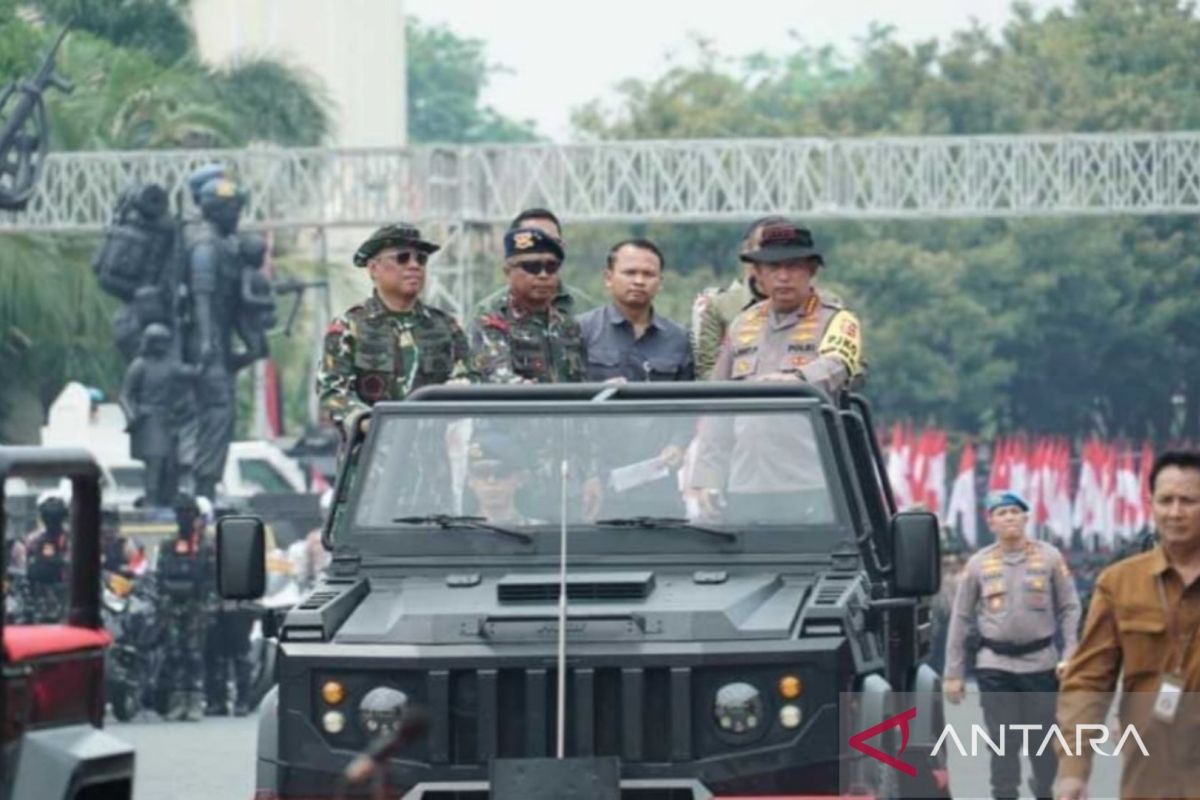 Kapolri cek gladi bersih apel pasukan pengamanan pengambilan sumpah Presiden-Wakil Presiden