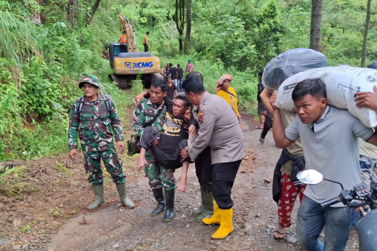 Kemensos salurkan bantuan bagi korban longsor di Kabupaten Karo