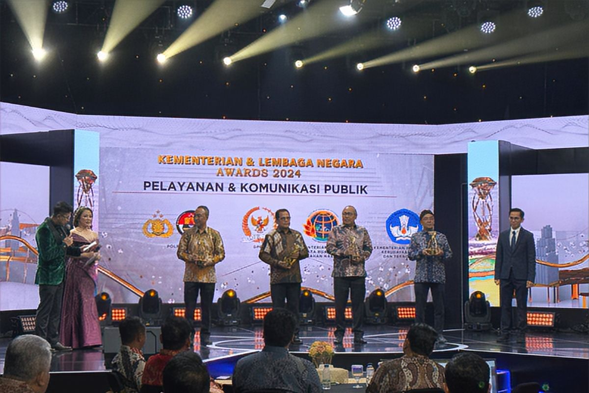 Kemendikbudristek raih tiga penghargaan dalam iNews Award 2024