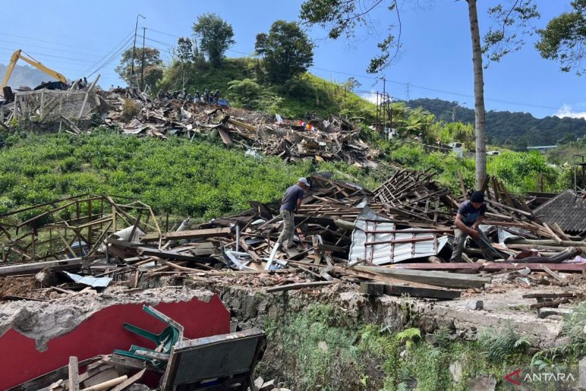 Pemkab Bogor siap bongkar bangunan liar di sepanjang jalur wisata Puncak