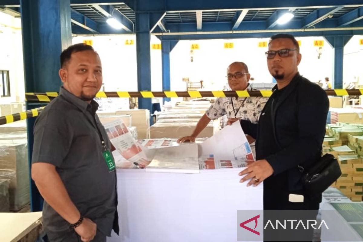 KIP dan Panwaslih Nagan Raya pantau cetak surat suara Pilkada 2024 di Jawa Tengah