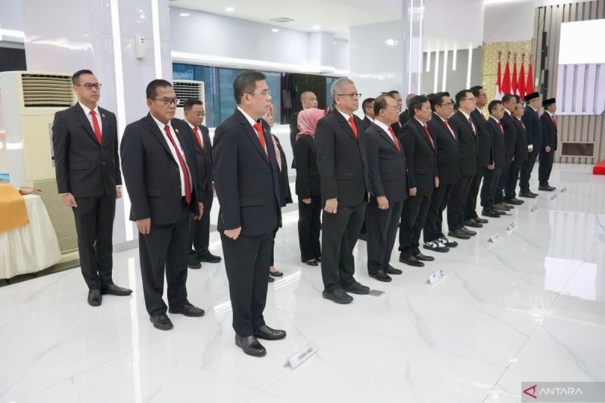 South Kalimantan BPN Head attends inauguration of 67 structural, functional officials