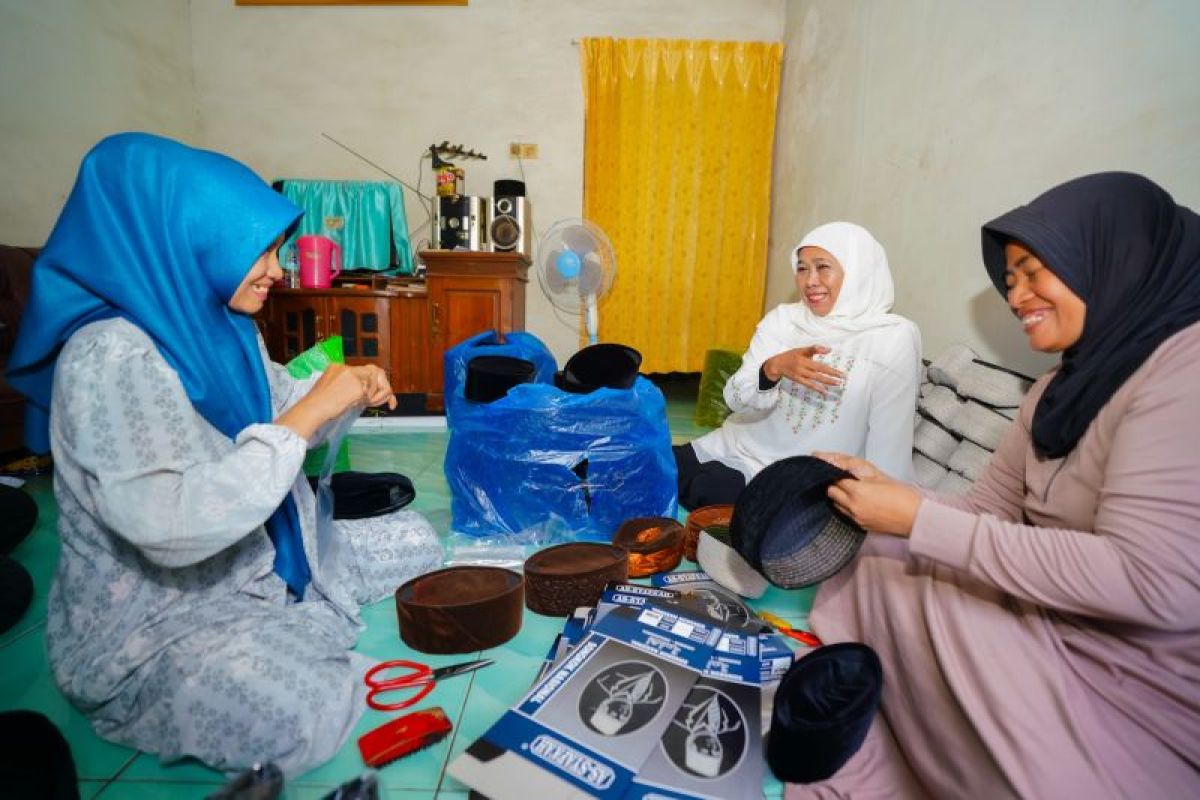 Khofifah dorong kampung kopyah di Gresik jadi desa devisa