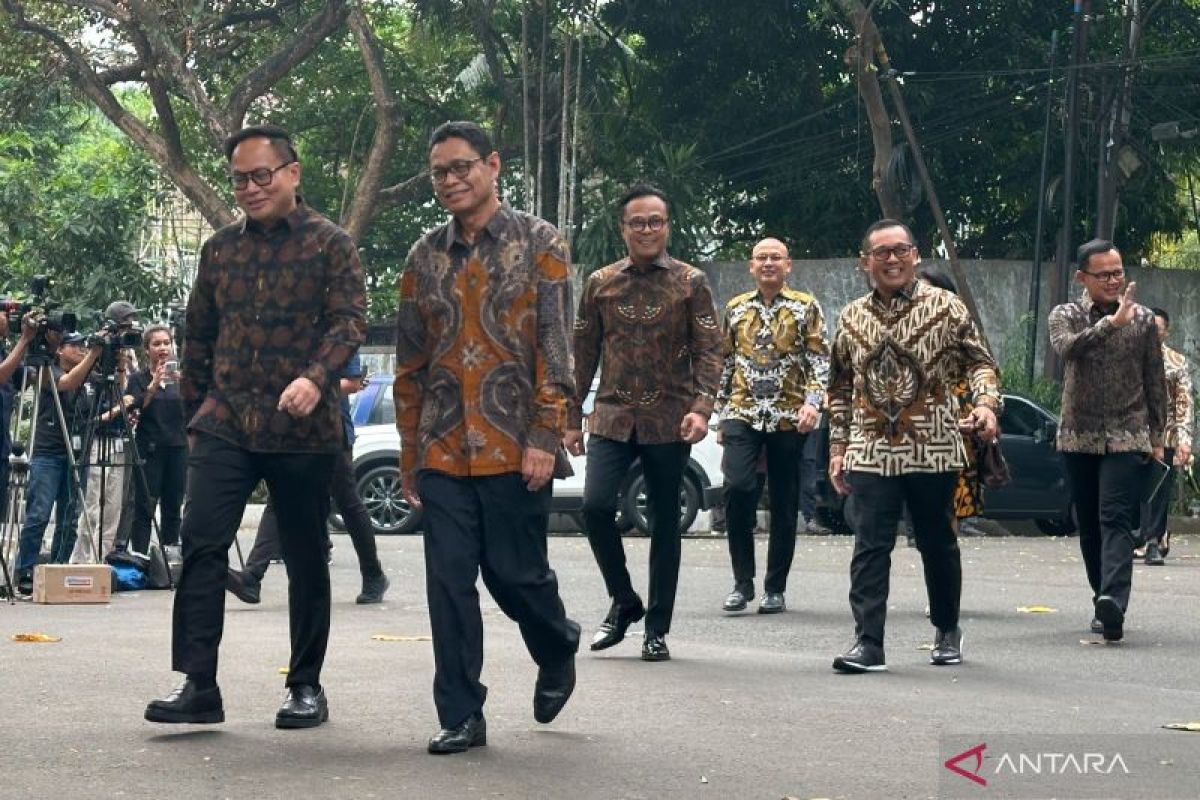 Rombongan calon wamen tiba di rumah Prabowo Subianto