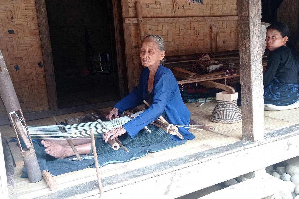 Perajin kain tenun tradisional di Badui disebut mencapai 1.500 orang