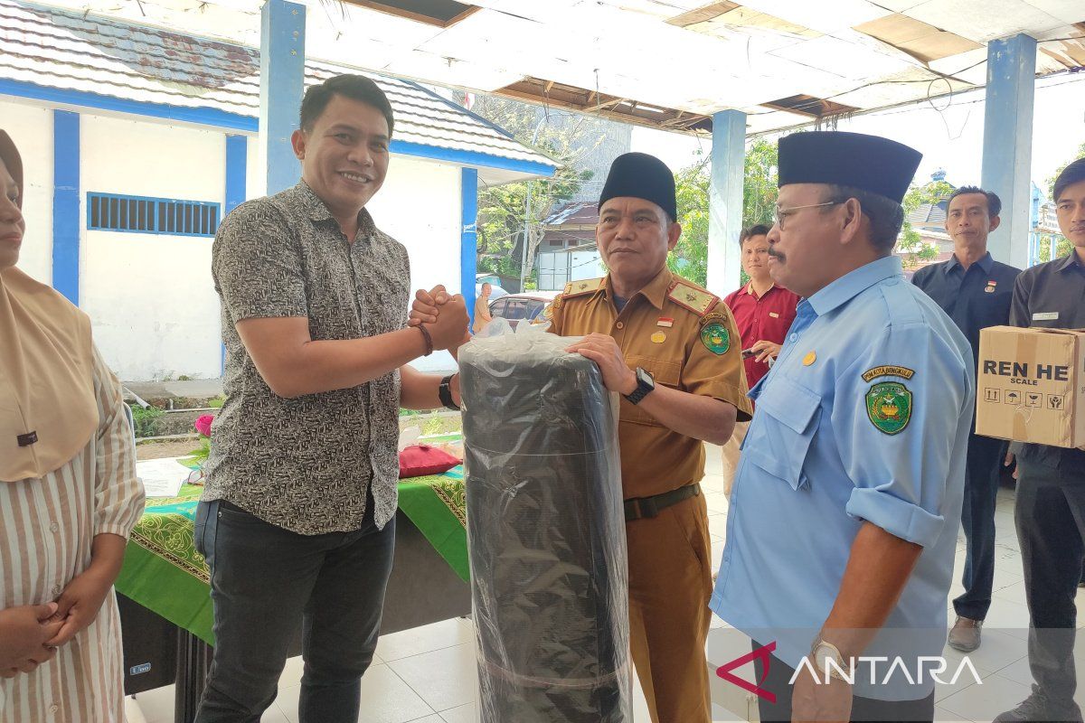 DKP Bengkulu salurkan bantuan ratusan peralatan ke pembudidaya ikan