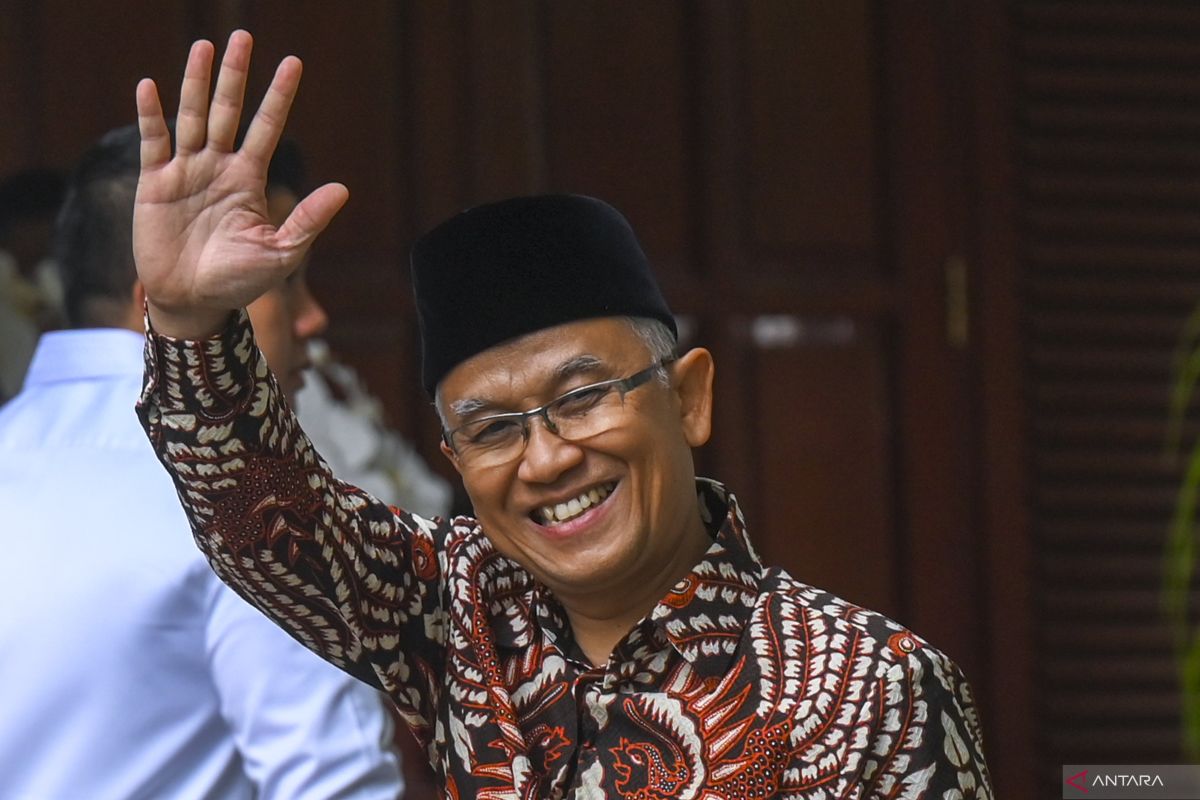 Profil Atip Latipulhayat, akademisi yang akan masuk kabinet Prabowo