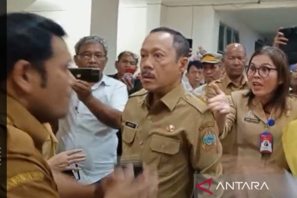 Sekdaprovsu Arief marah ke Kepala BKPSDM Taput : Kacau, gak terpakai manusia ini