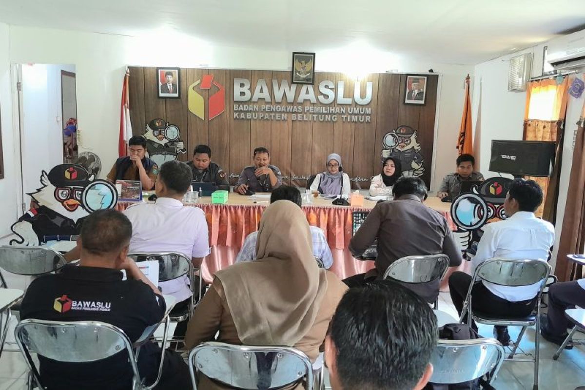 Bawaslu Belitung Timur tertibkan alat peraga kampanye