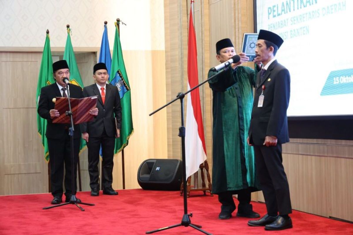 Gubernur lantik Usman Assidiqi Qohara sebagai Pj Sekda Banten