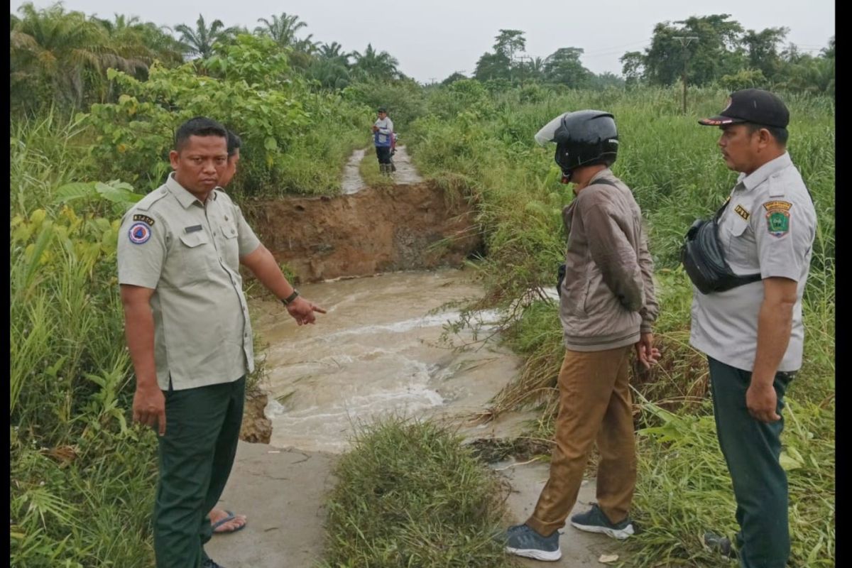 Tanggul Sei Kualuh jebol, belum ada rumah terdampak