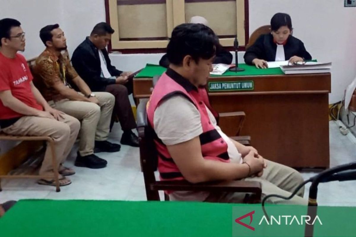 Jaksa dakwa pria yang memesan rokok ilegal rugikan negara Rp132 juta