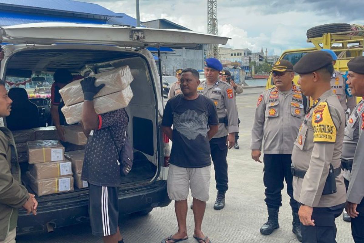 Polda Malut Pastikan distribusi surat suara pilkada ke Taliabu aman