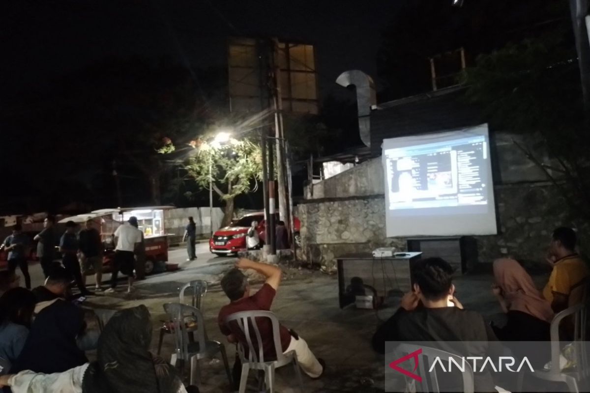 Tiga anggota KPU ditampilkan di iklan debat Pilkada Sulteng