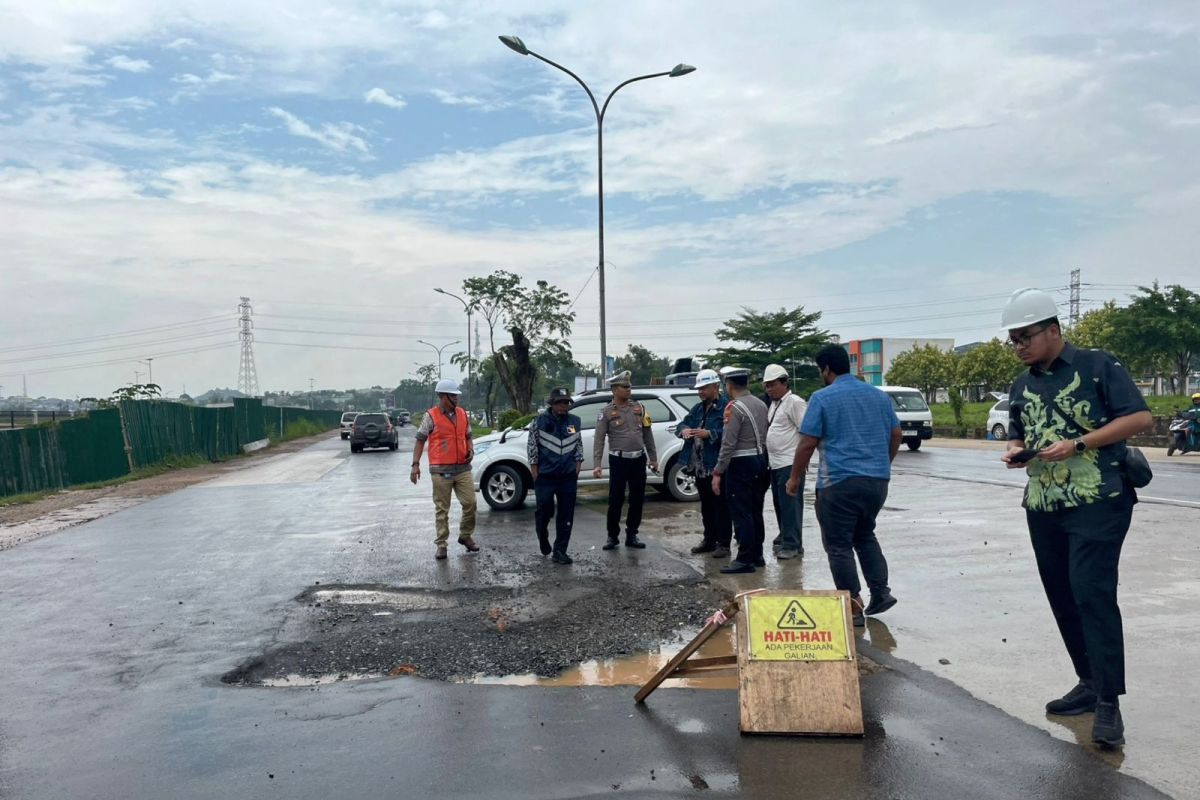 Polresta Barelang cek jalan berlubang, pastikan keselamatan pengendara