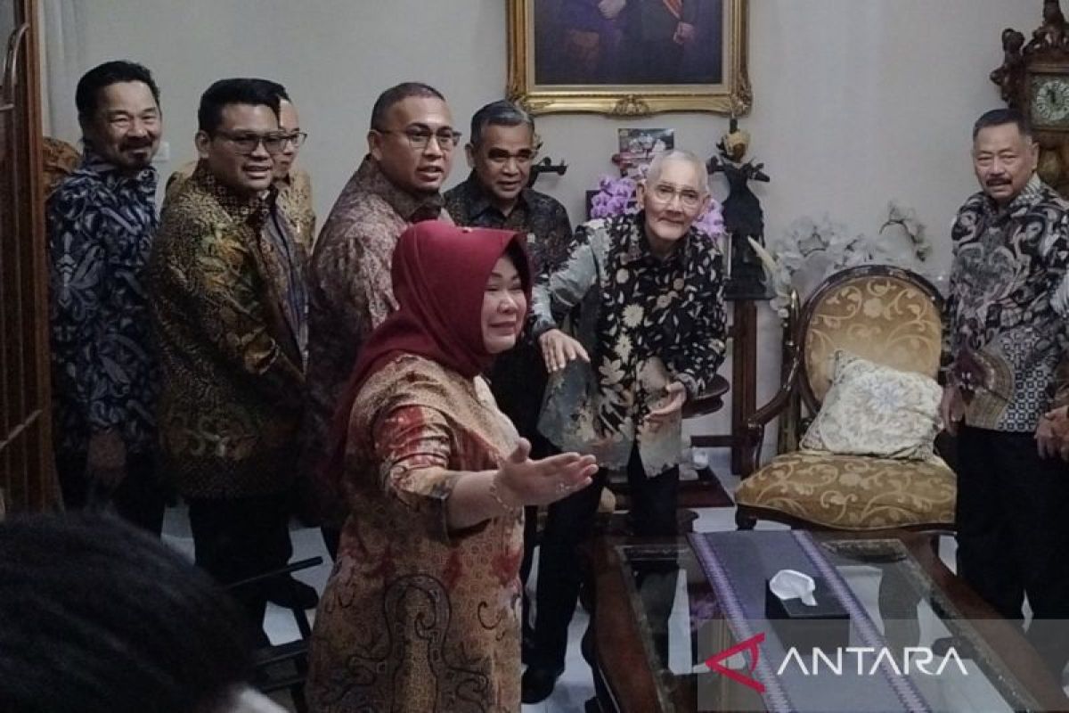 MPR temui Try Sutrisno sampaikan undangan pelantikan Prabowo