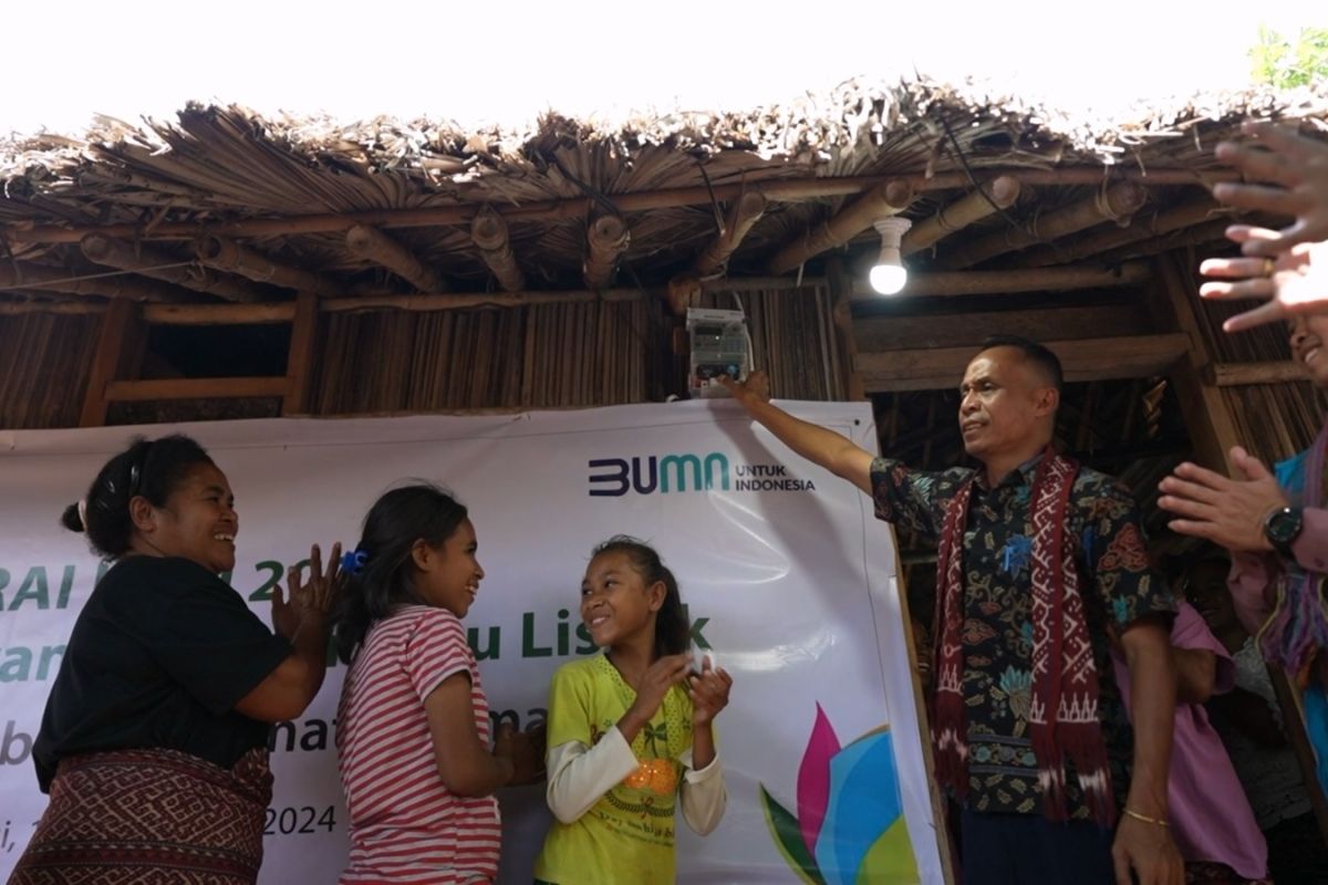 Program 'Tirai Kasi' PLN sinari 3.000 Kelurahan Nonbes, Amarasi