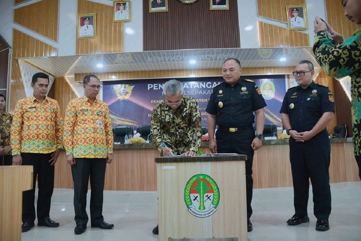 Bupati Ketapang dan Dirjend Bea dan Cukai Kalimantan Bagian Barat lakukan penandatanganan MoU