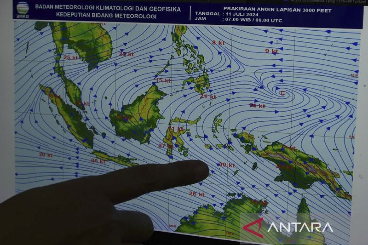 Hujan disertai petir diprakirakan guyur sejumlah kota besar