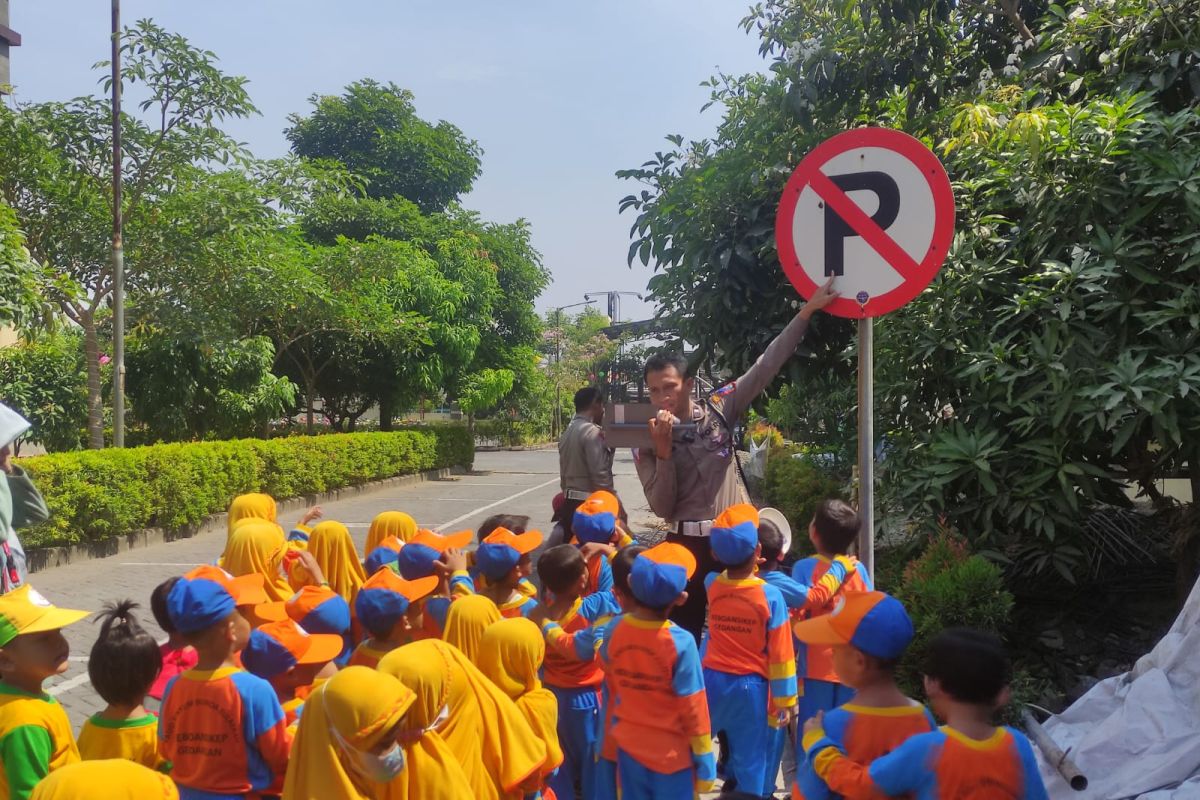 Satlantas Polresta Sidoarjo edukasi tertib lalu lintas sejak dini