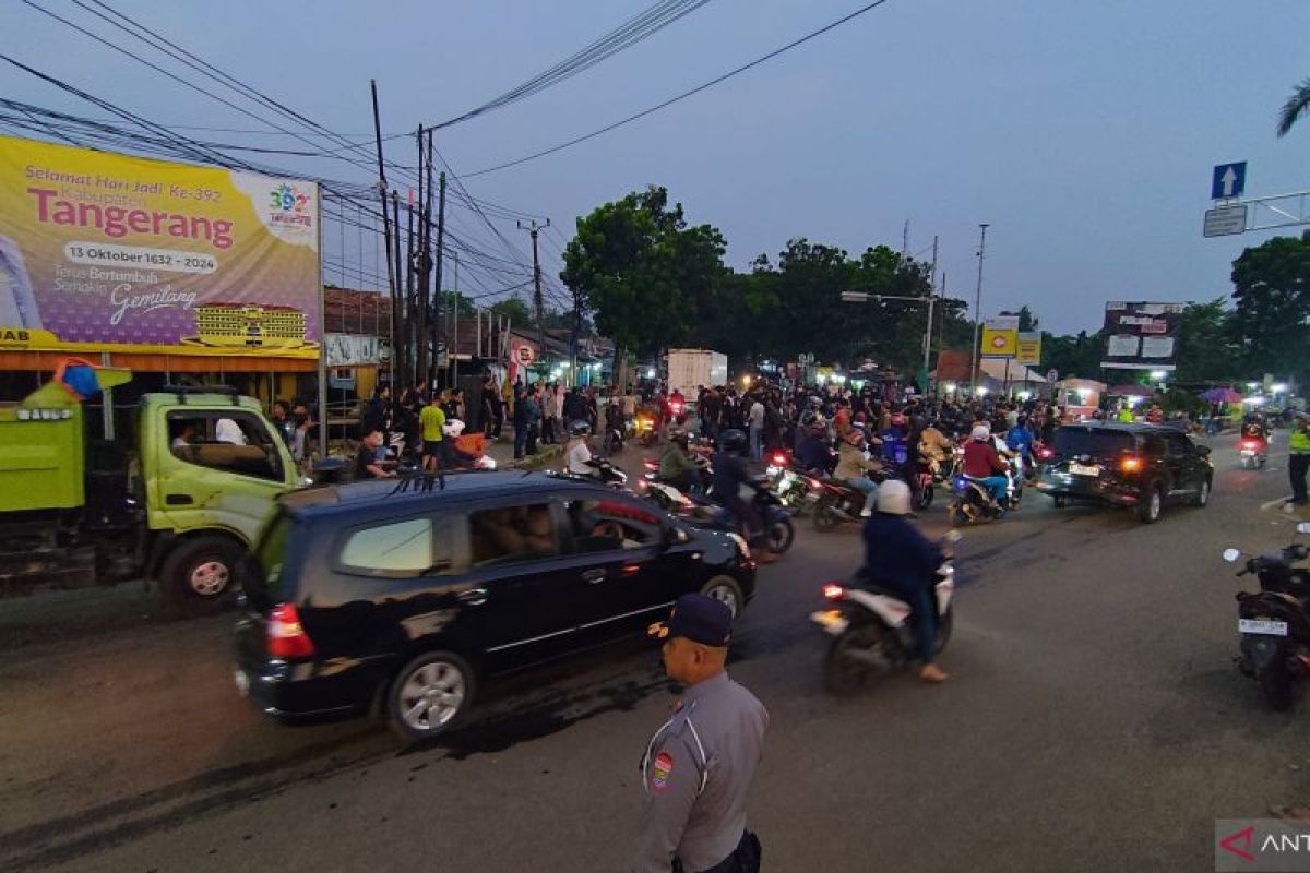 Ada demo, lalu lintas di Jalan Baru Pemda-Tigaraksa Tangerang tersendat