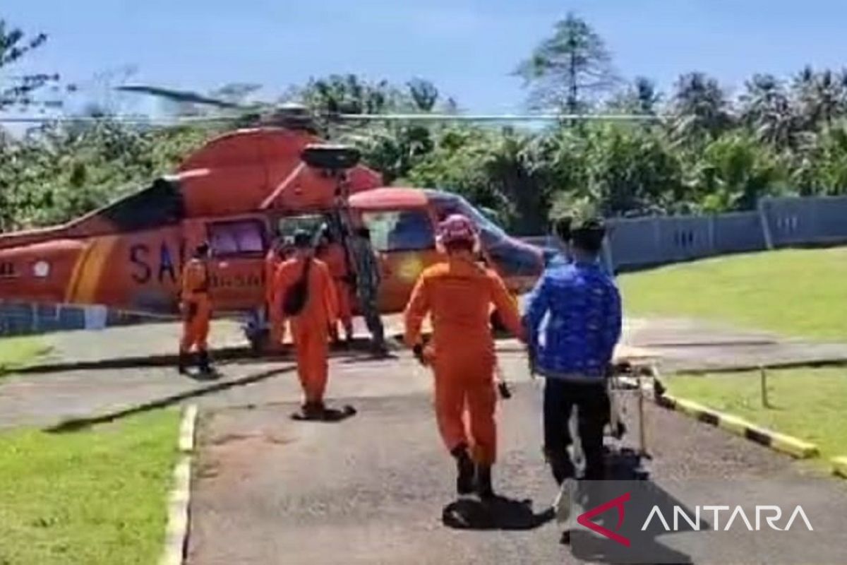 Basarnas kerahkan satu unit helikopter evakuasi puluhan nelayan terisolasi