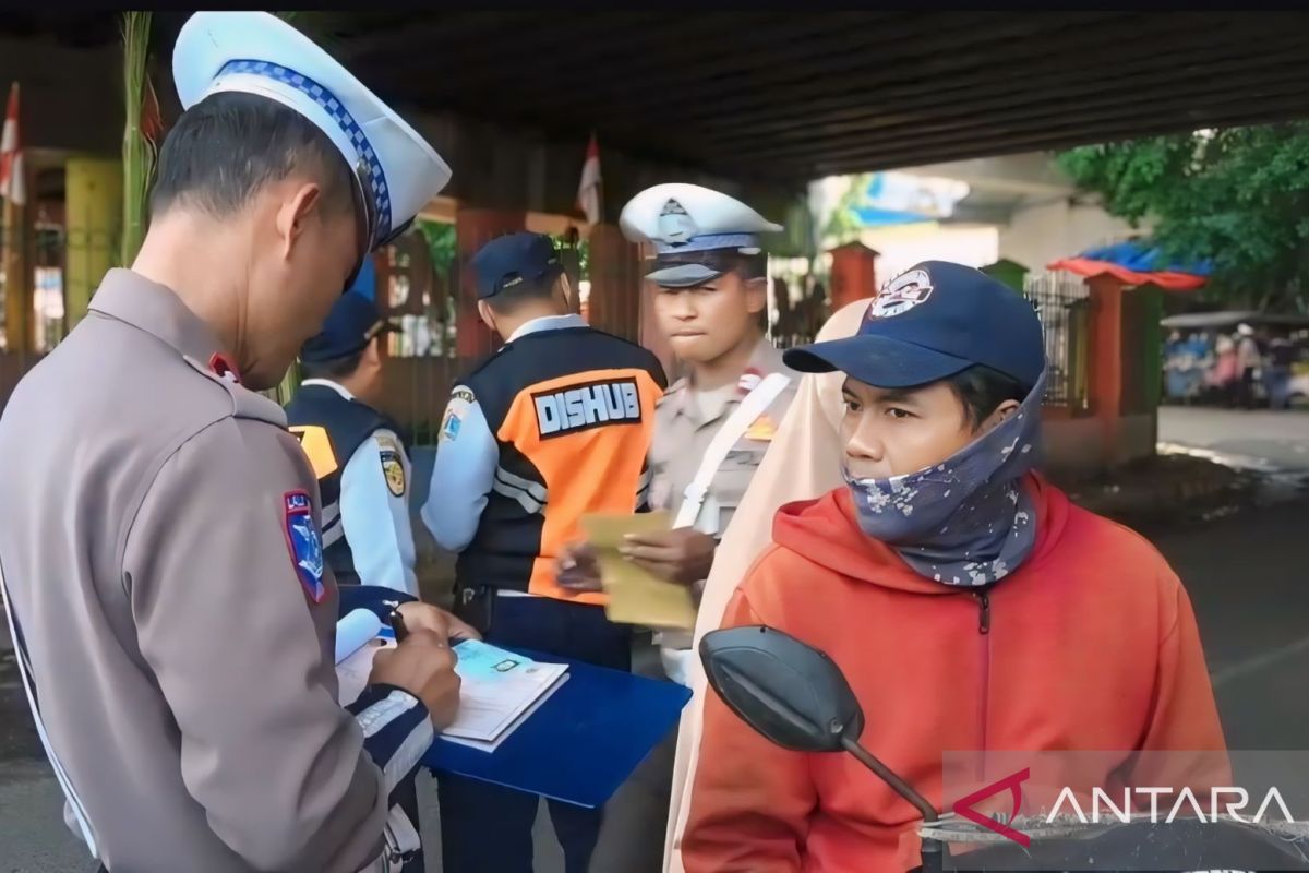 Puluhan pengendara motor terjaring Operasi Zebra di Jakarta Timur