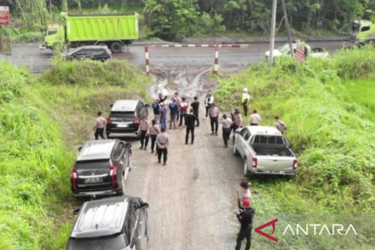 Polda Kalsel patroli awasi tambang ilegal di Kabupaten Tapin