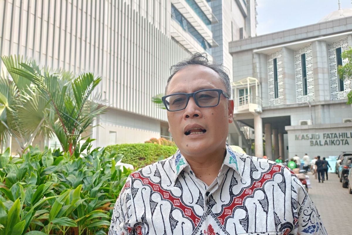 Jakpus hijaukan taman hingga cat trotoar jelang pelantikan presiden