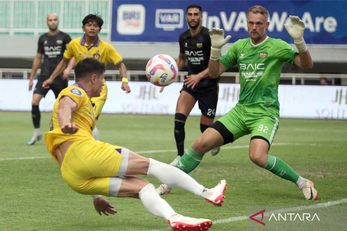 Liga 1 - Persik tundukkan Dewa United 3-2