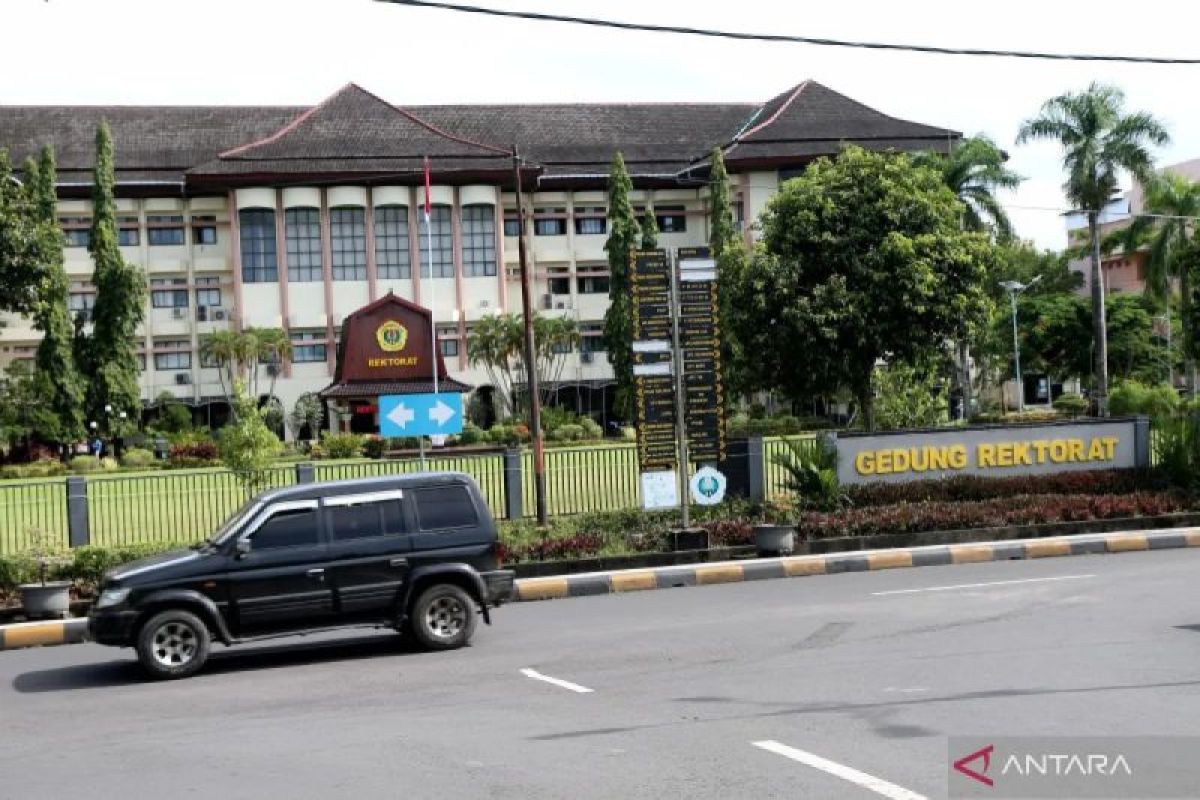 Unram dampingi lima mahasiswa perusak gerbang DPRD NTB