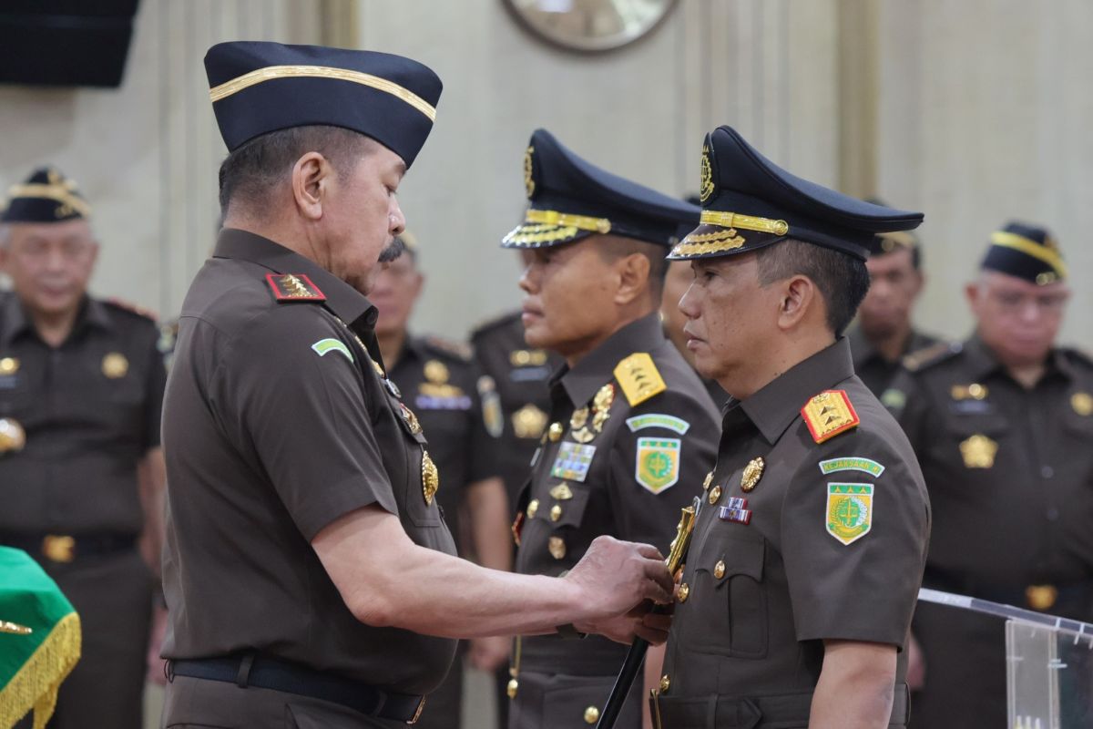 Jaksa Agung lantik Jampidmil dan Kajati Jakarta baru