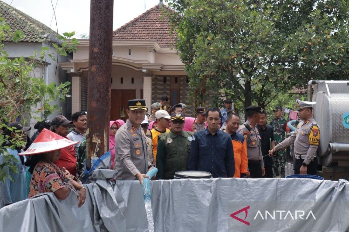 Pemkab salurkan 3,6 juta liter air guna atasi kekeringan 60 desa di Lamongan