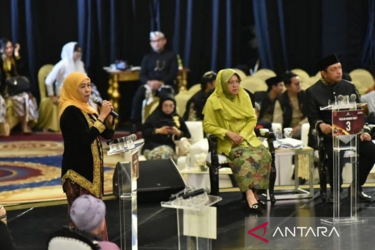 Khofifah - Emil pamerkan capaian kinerja pada debat pertama Pilgub Jatim 2024