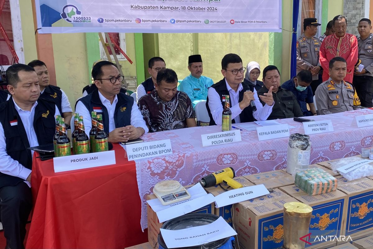 Ratusan botol jamu dan obat ilegal diamankan di Kampar