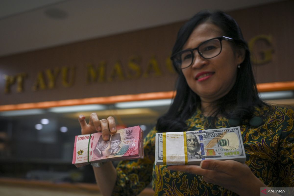 Selasa pagi rupiah turun 59 poin menjadi Rp15.563 per dolar AS